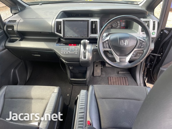Honda Stepwgn Spada 2,0L 2013-10