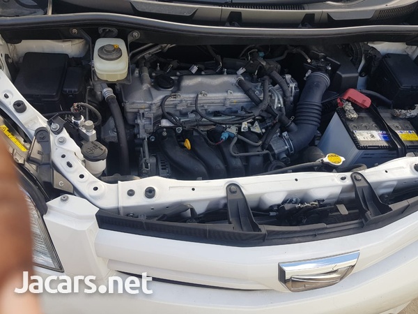 Toyota Noah 2,0L 2012-11
