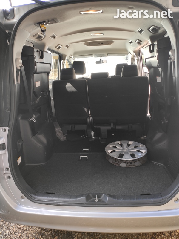 Toyota Noah 2,0L 2016-2