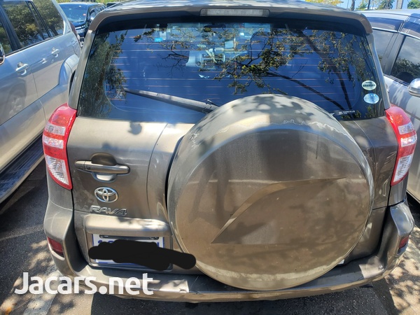 Toyota RAV4 2,0L 2011-4