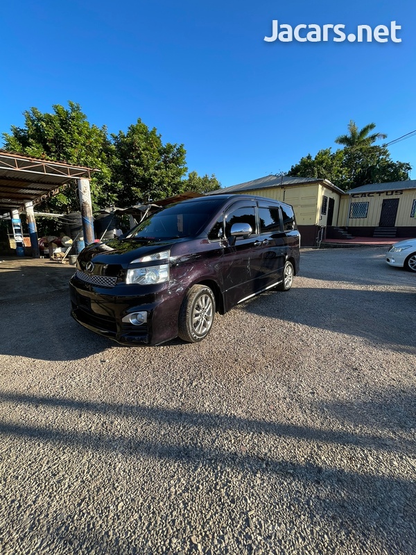 Toyota Voxy 2,0L 2012-8