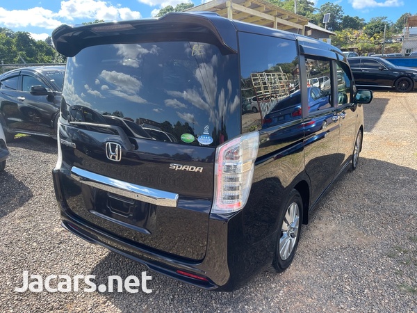 Honda Stepwgn Spada 2,0L 2013-5