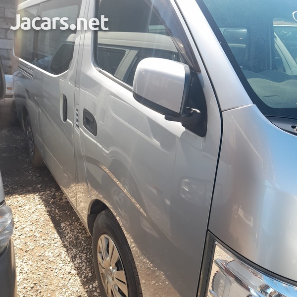 Nissan Caravan 2,0L 2015-3