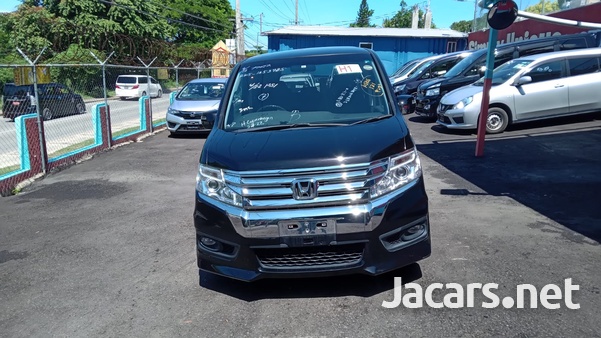 Honda Stepwgn Spada 2,0L 2013-2