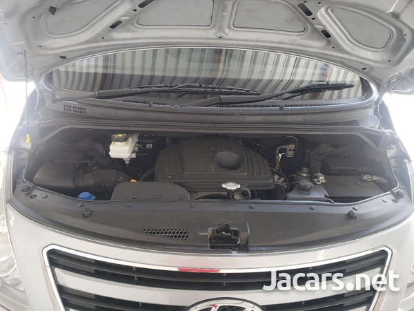 Hyundai H1 2,5L 2017-8