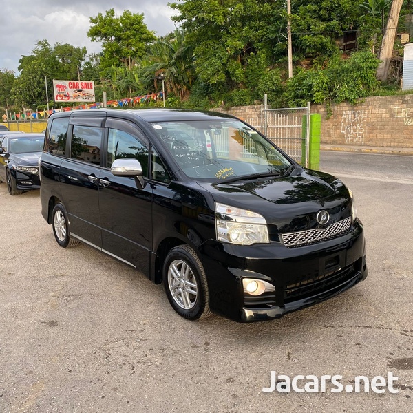 Toyota Voxy 2,0L 2013-2
