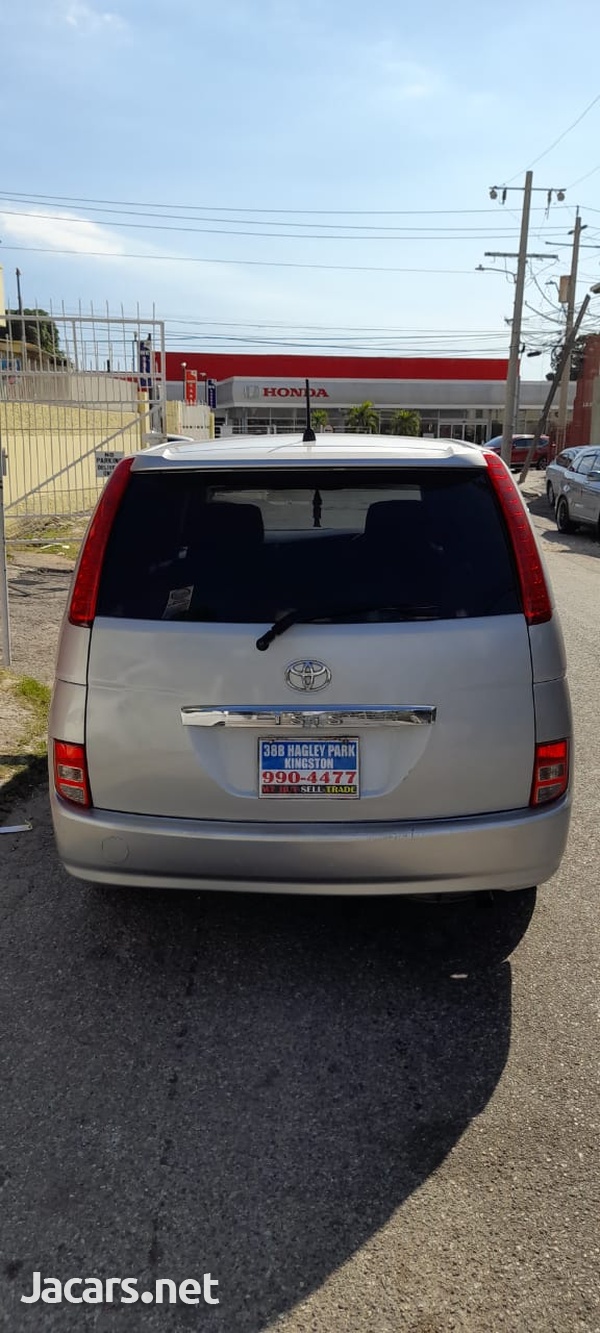 Toyota Isis 1,8L 2006-3