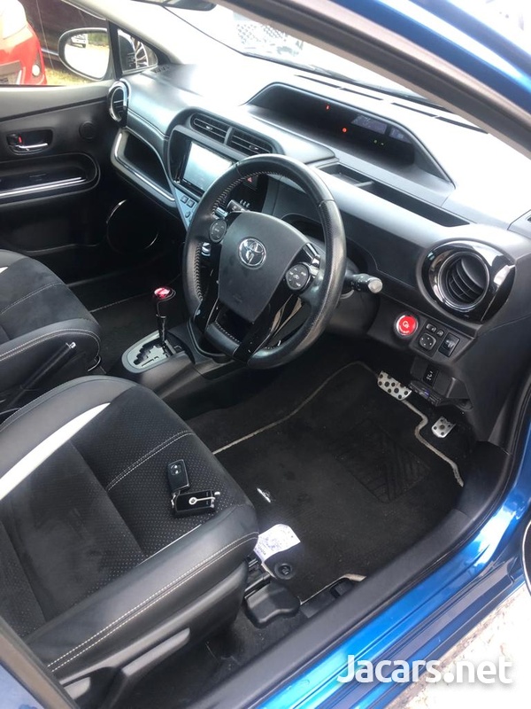 Toyota Aqua 1,5L 2015-9