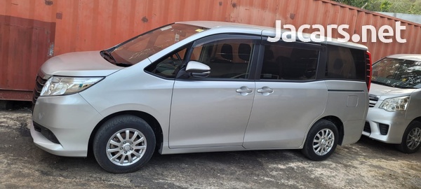 Toyota Noah 2,0L 2016-2