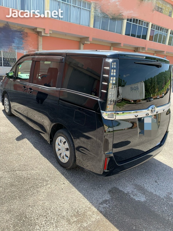 Toyota Voxy 2,0L 2015-9