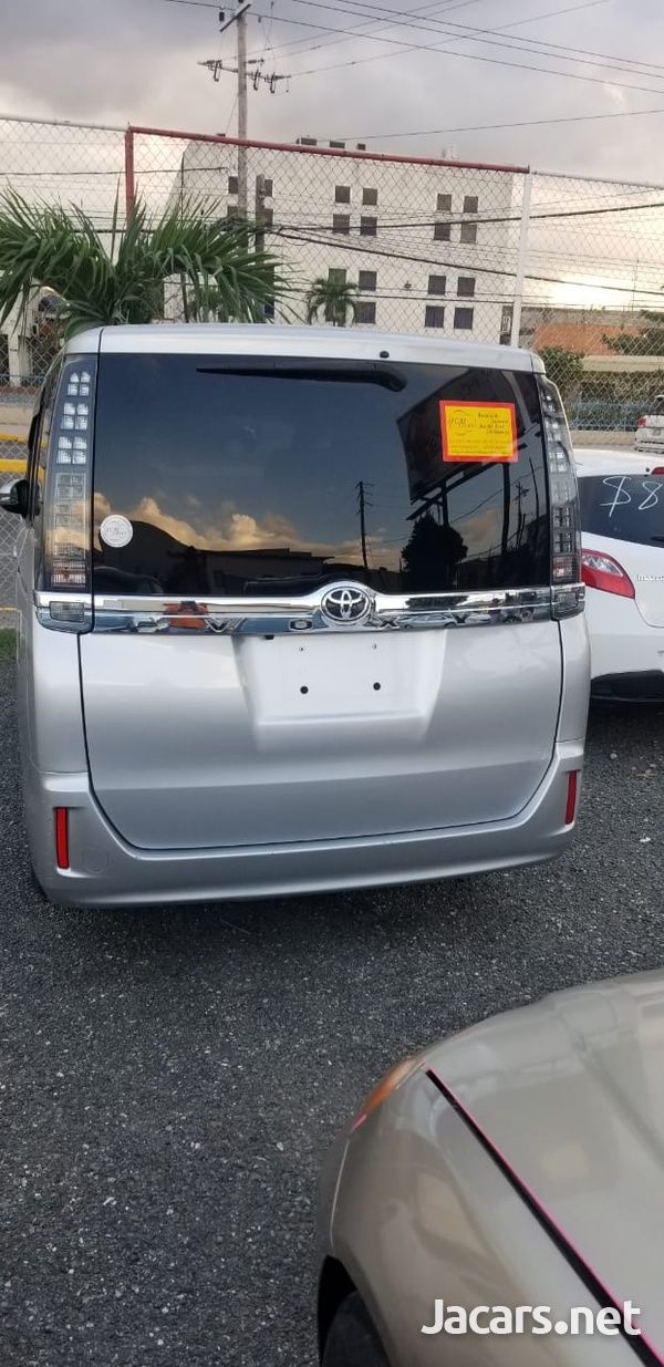 2016 Toyota Voxy-8