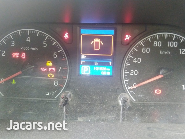 Nissan Caravan 2,0L 2013-5
