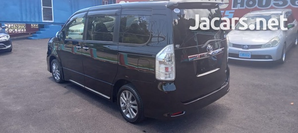 Toyota Voxy 2,0L 2013-3