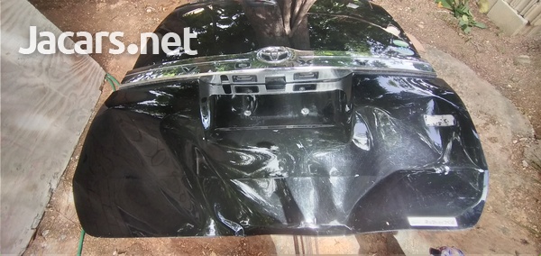 Damage 2014 Toyota Voxy trunk any reasonable offers will be accepted-4