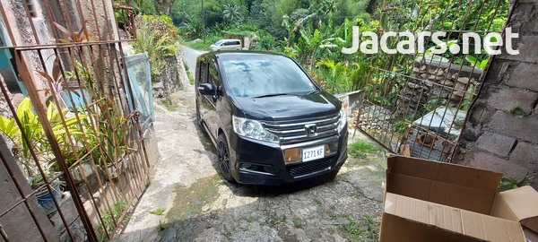 Honda Stepwgn Spada 2,0L 2011-6