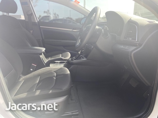 Hyundai Elantra 1,6L 2019-5