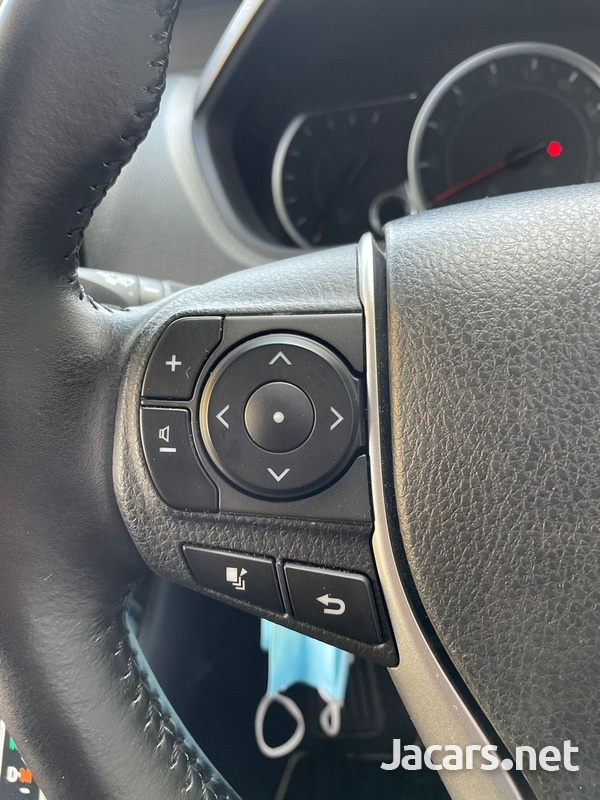 Toyota Voxy 2,0L 2017-10