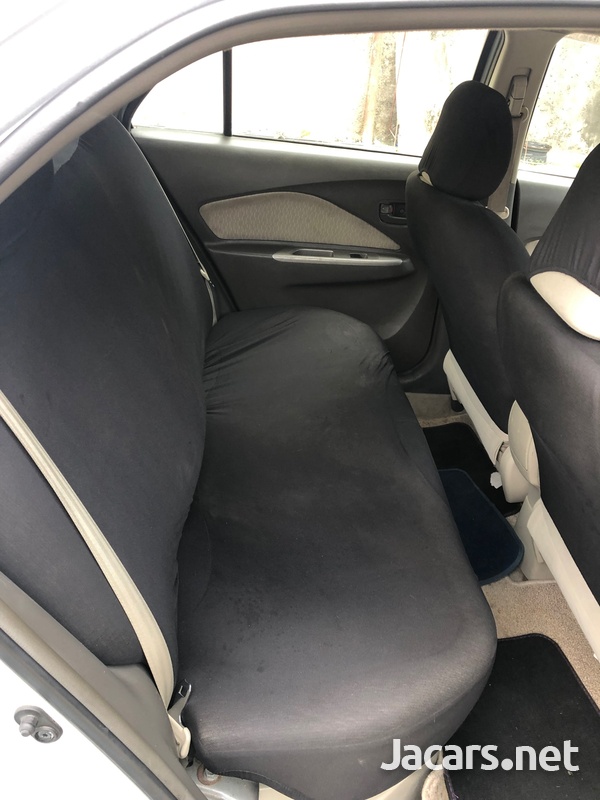 Toyota Belta 1,2L 2012-9