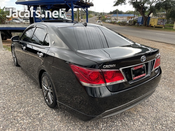 Toyota Crown 2,5L 2014-6