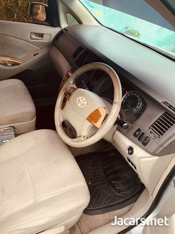 Toyota Isis 1,8L 2010-9