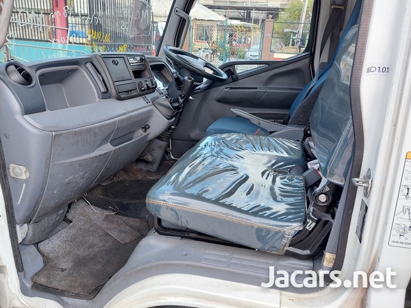 Mitsubishi Fuso 7 ton truck with tail lift-12