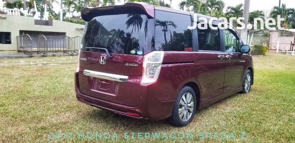 Honda Stepwgn Spada 2,0L 2012-5