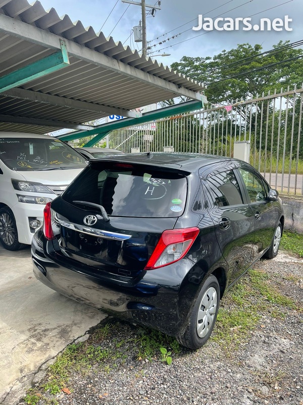 Toyota Vitz 1,3L 2013-3