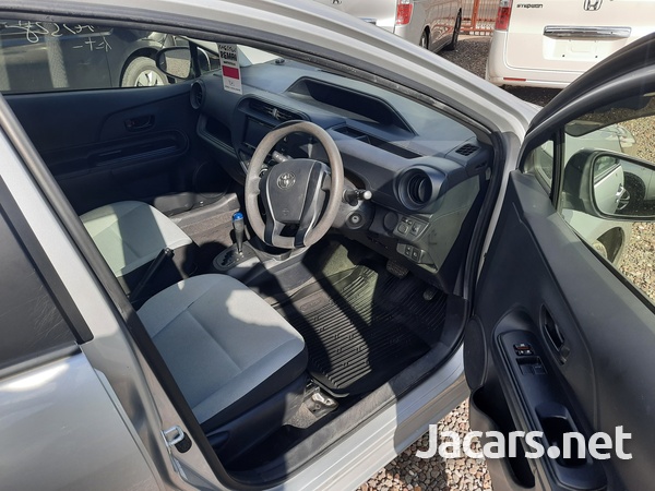 Toyota Aqua 1,5L 2017-7