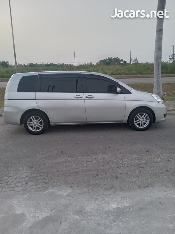 Toyota Isis 1,8L 2012-4