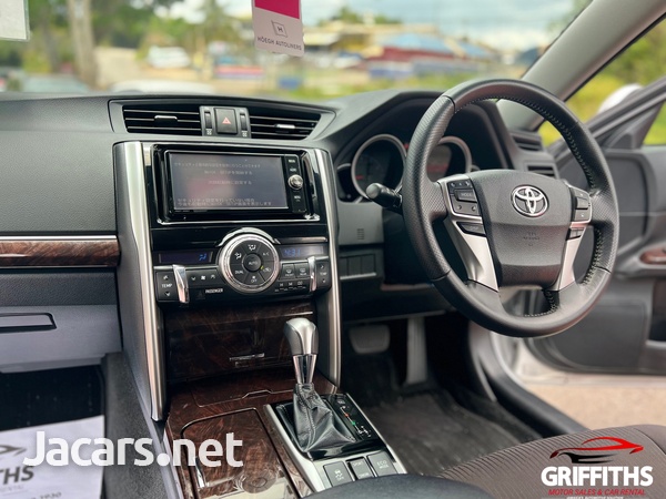 Toyota Mark X 2,5L 2017-9