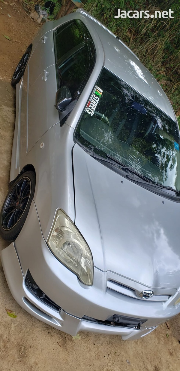 Toyota RunX 1,8L 2005-4