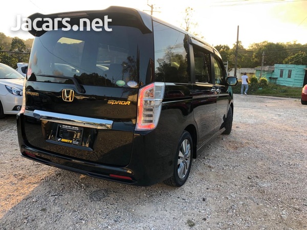 Honda Stepwgn Spada 2,0L 2013-4