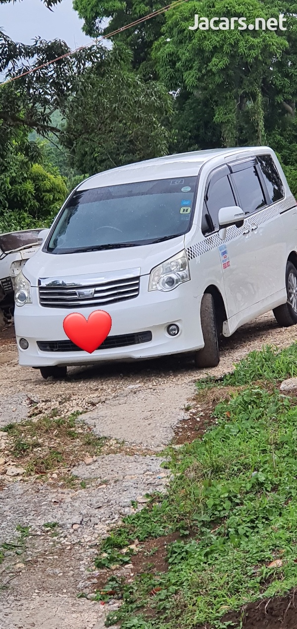 Toyota Noah 2,0L 2011-2