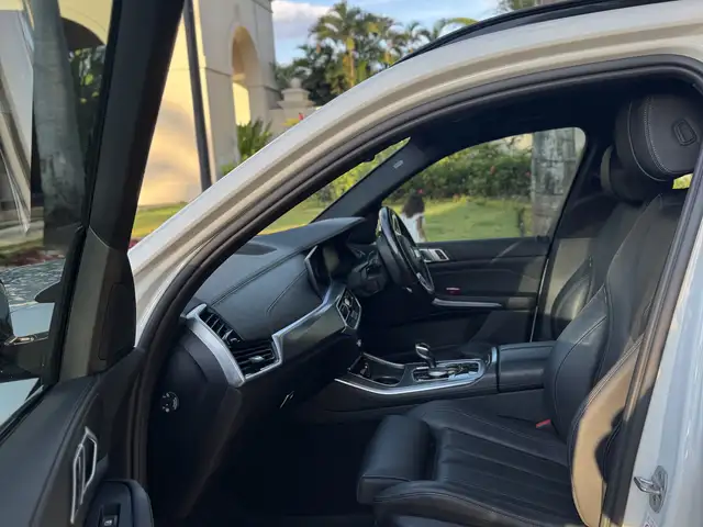 BMW X5 2,5L 2022, Saint James - 4