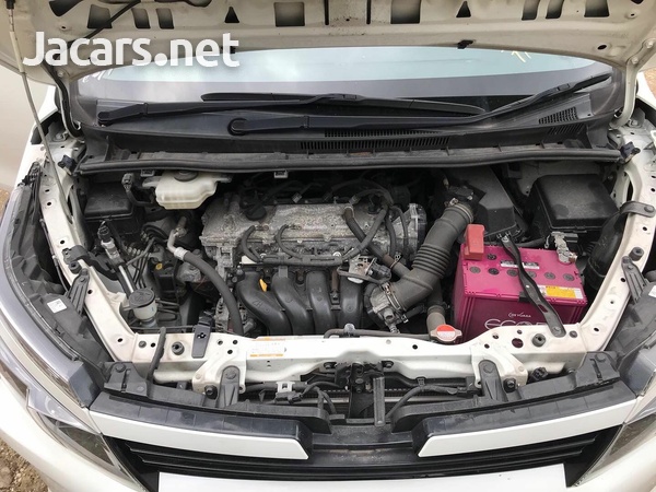 Toyota Voxy 2,0L 2016-3