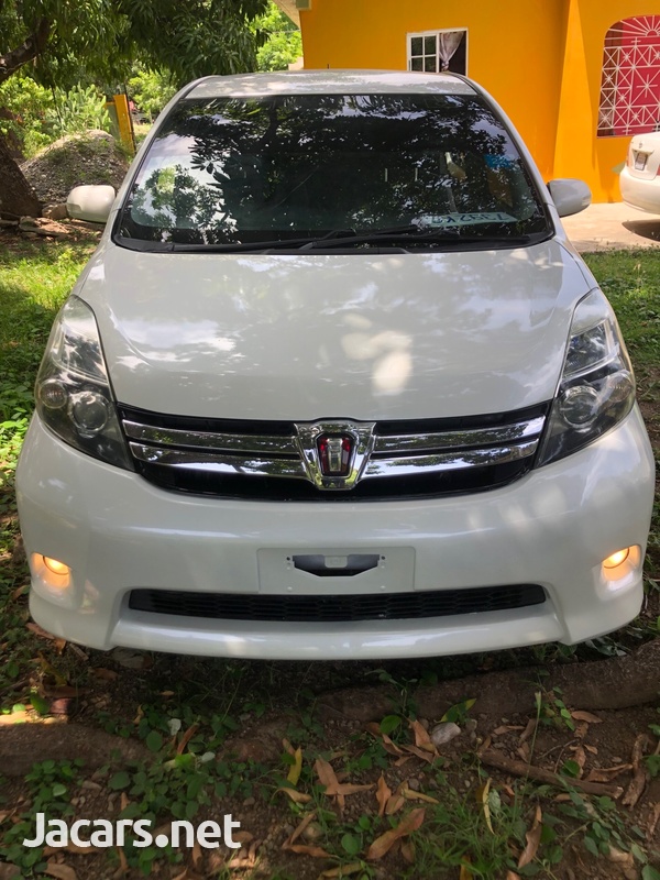 Toyota Isis 1,8L 2013-1