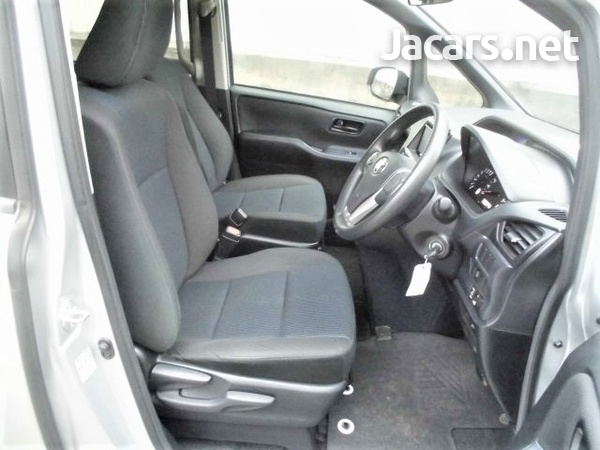 Toyota Voxy 2,0L 2016-11
