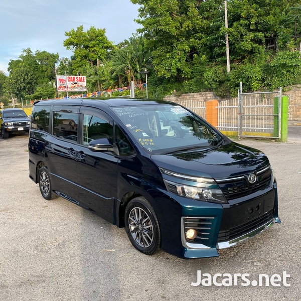 Toyota Voxy 2,0L 2014-1
