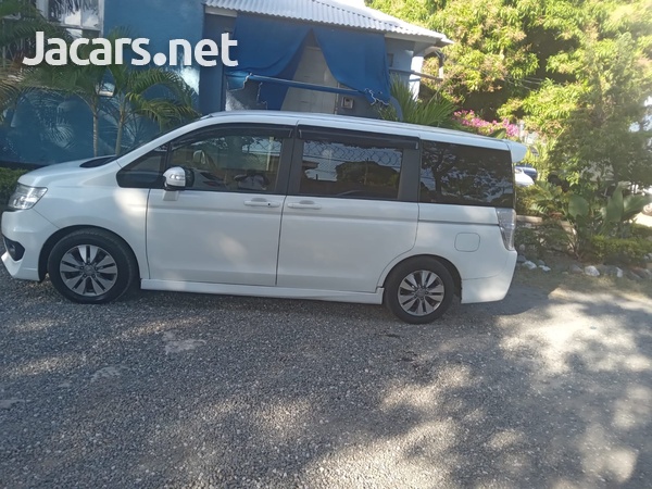Honda Stepwgn 2,0L 2013-1