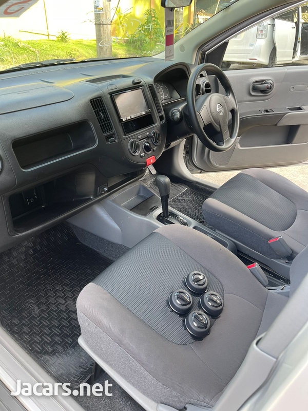 Nissan AD Wagon 1,5L 2017-7