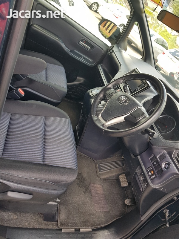 Toyota Voxy 2,0L 2014-4