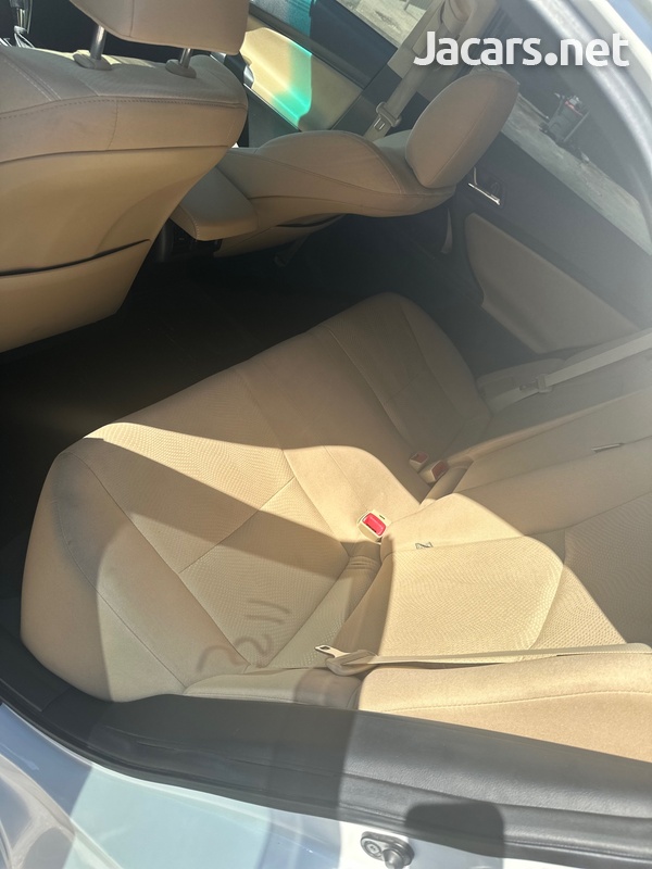 Toyota Mark X 2,5L 2013-5