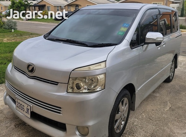 Toyota Voxy 2,0L 2010-1