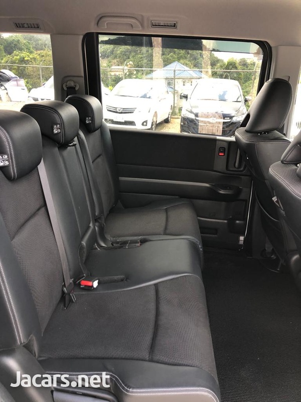 Honda Stepwgn Spada 2,0L 2013-9