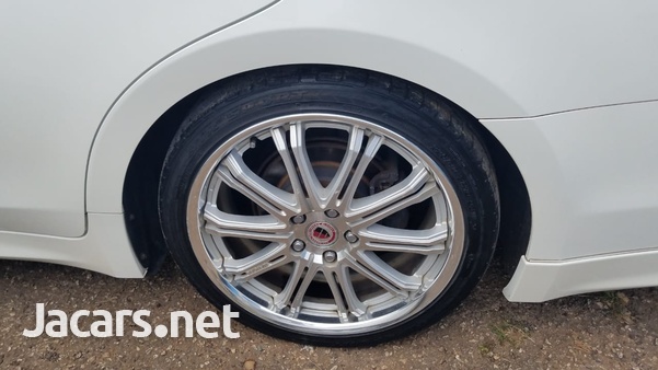 Toyota Crown 2,5L 2015-12
