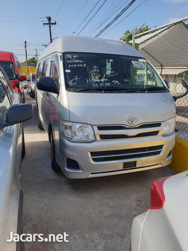 2011 Toyota Hiace Bus-1