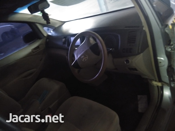 Toyota Isis 1,8L 2011-4