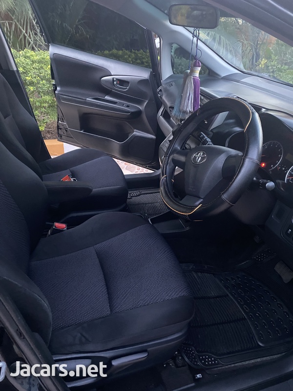 Toyota Wish 1,8L 2014-4