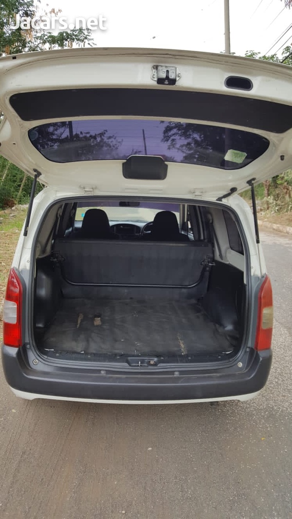 Toyota Probox 1,5L 2014-7