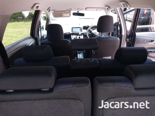 Toyota Wish 1,8L 2011-7